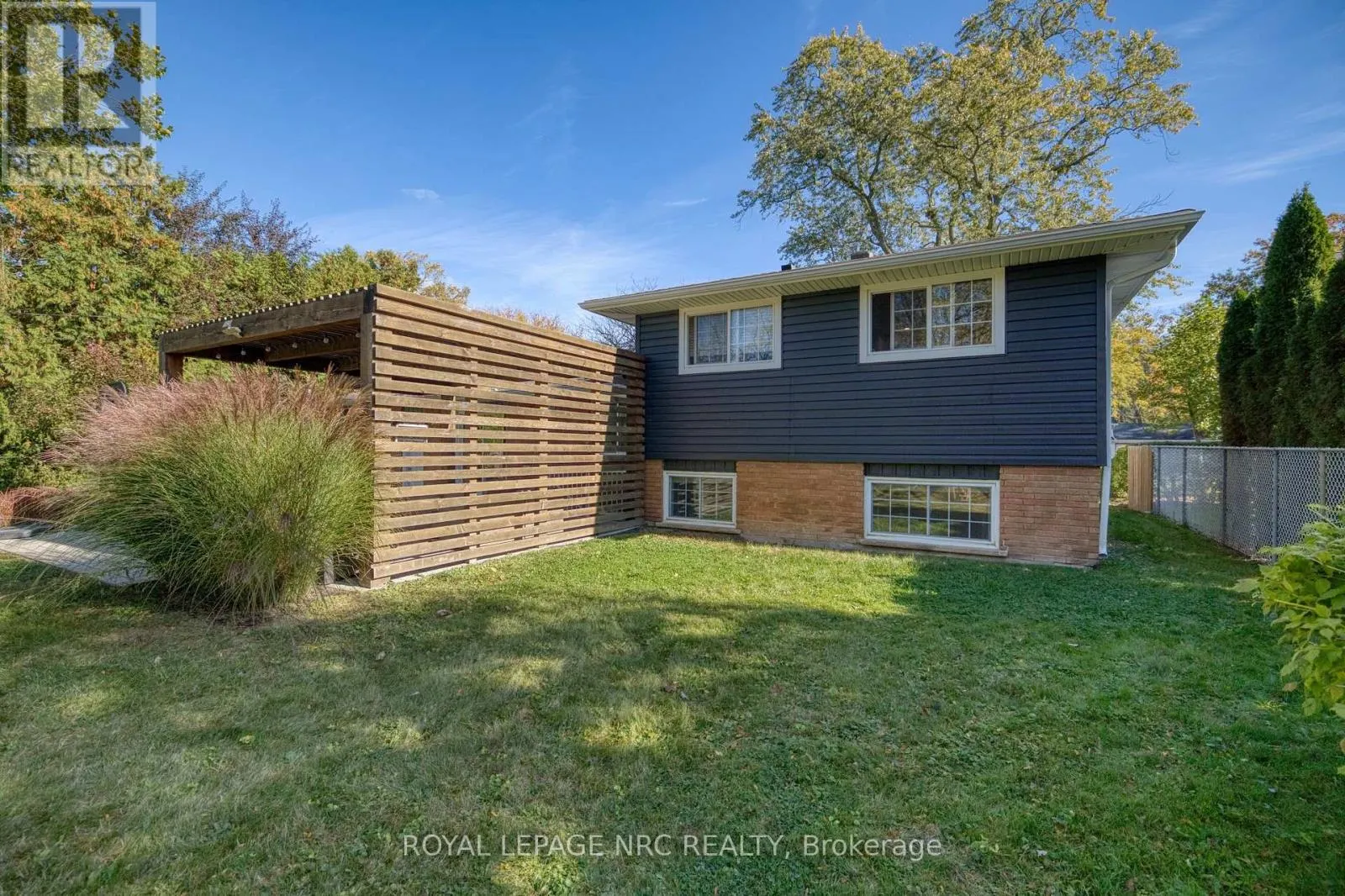 16 WOODINGTON CRESCENT