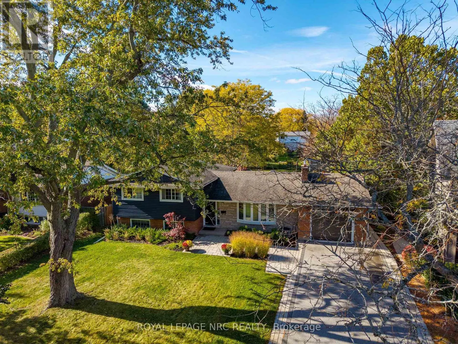 16 WOODINGTON CRESCENT