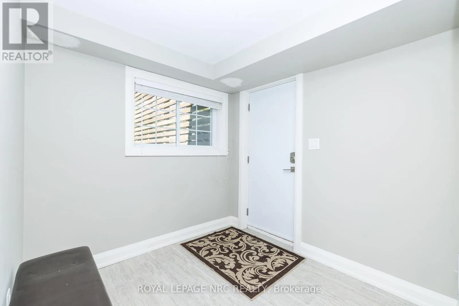 16 WOODINGTON CRESCENT