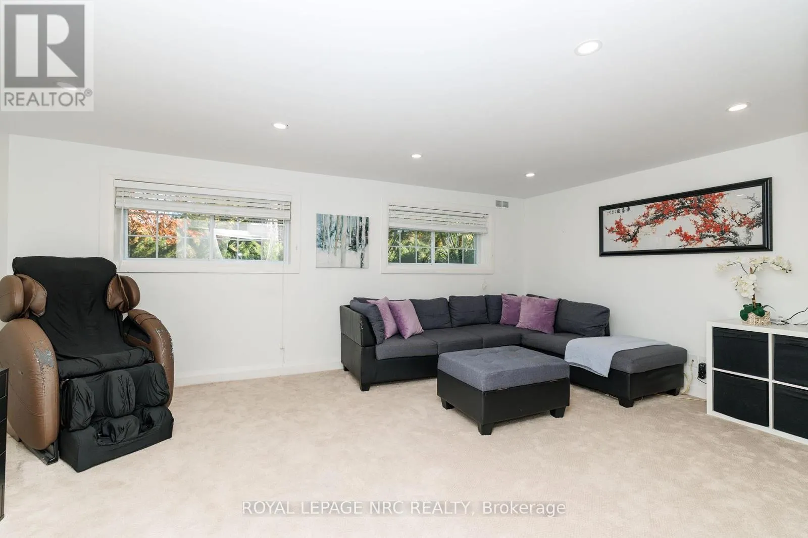 16 WOODINGTON CRESCENT