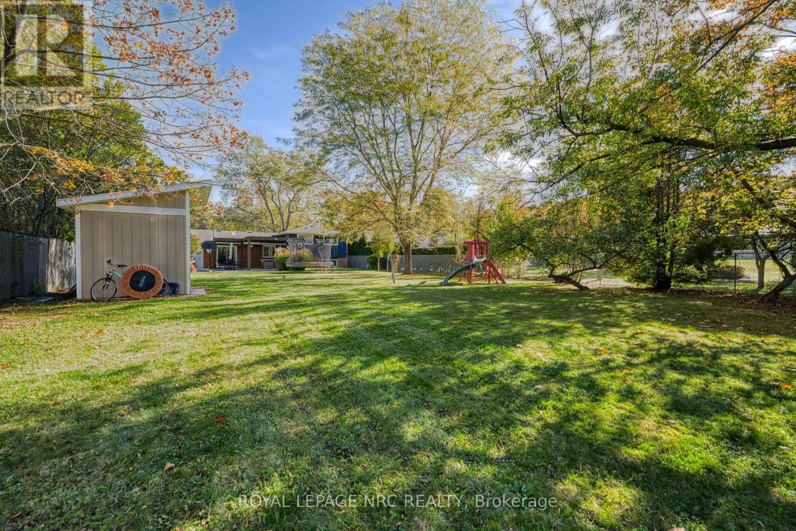 16 WOODINGTON CRESCENT