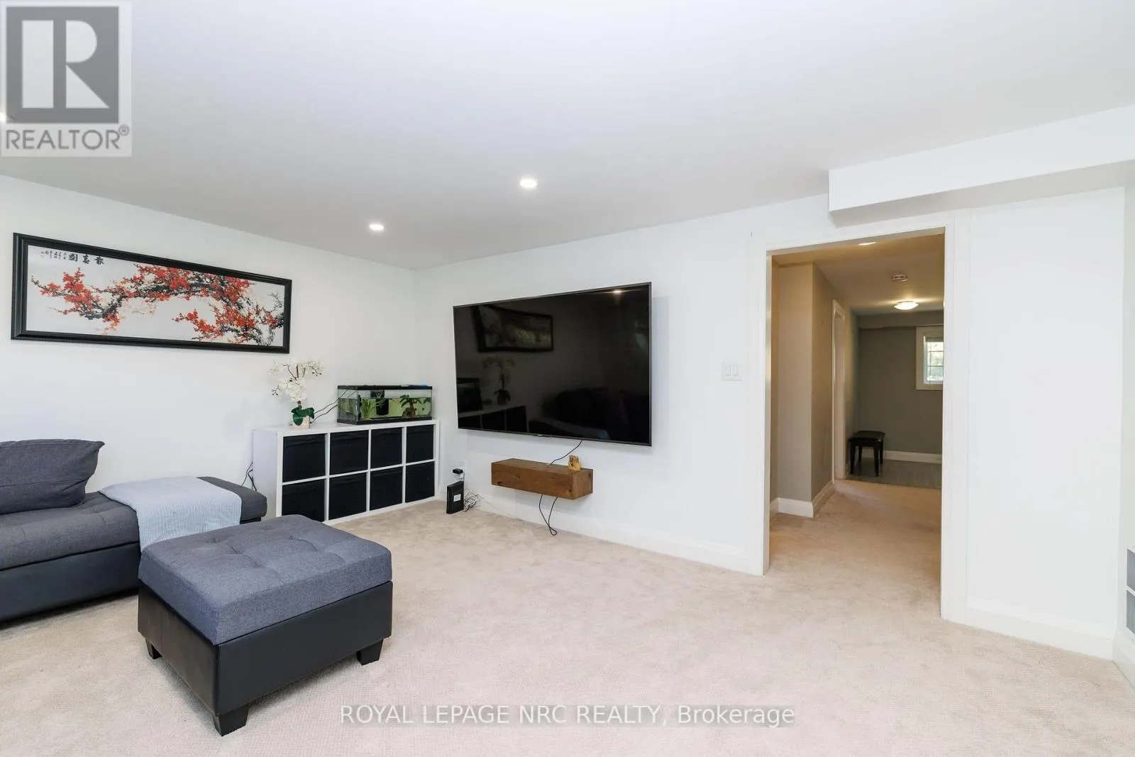 16 WOODINGTON CRESCENT
