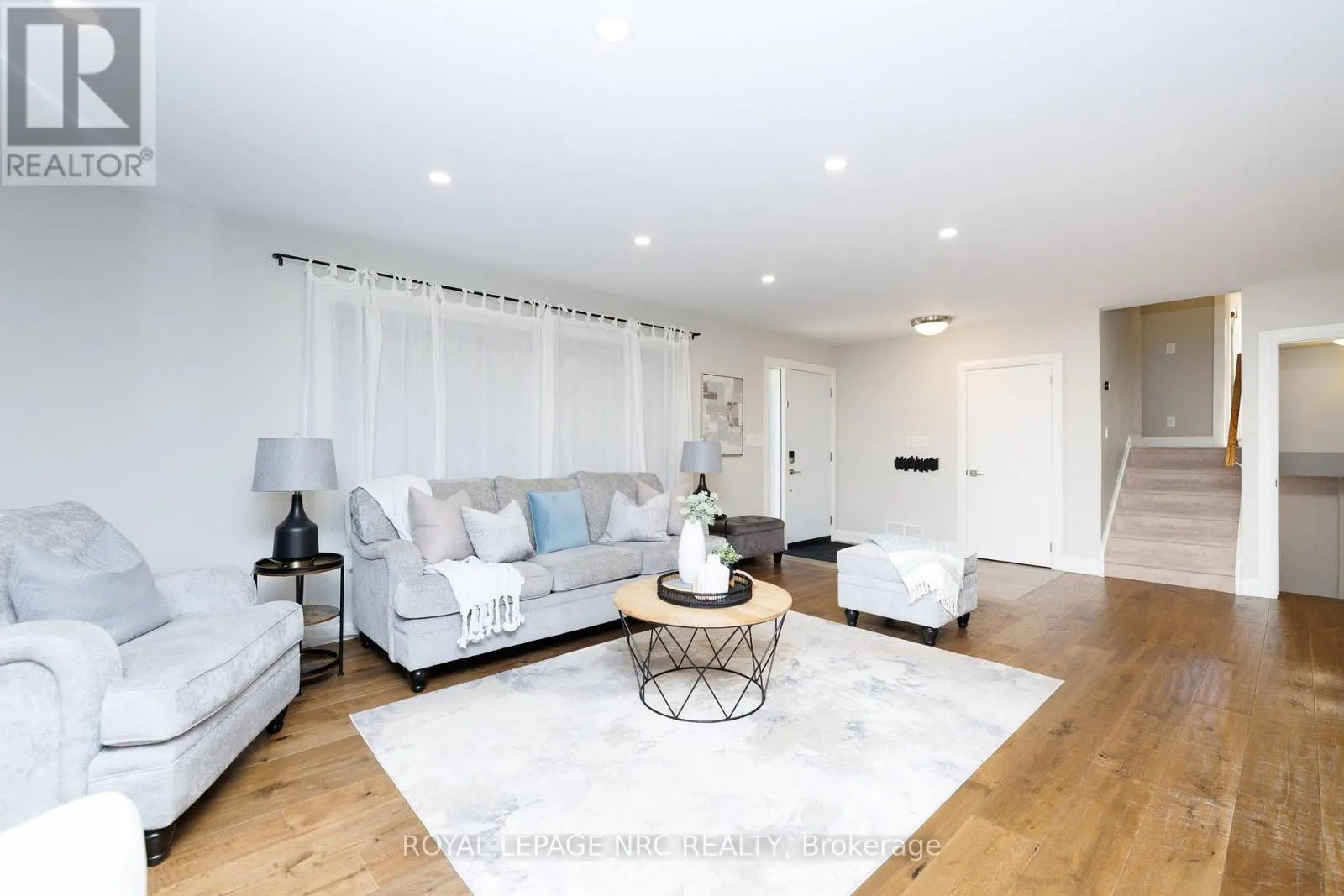 16 WOODINGTON CRESCENT