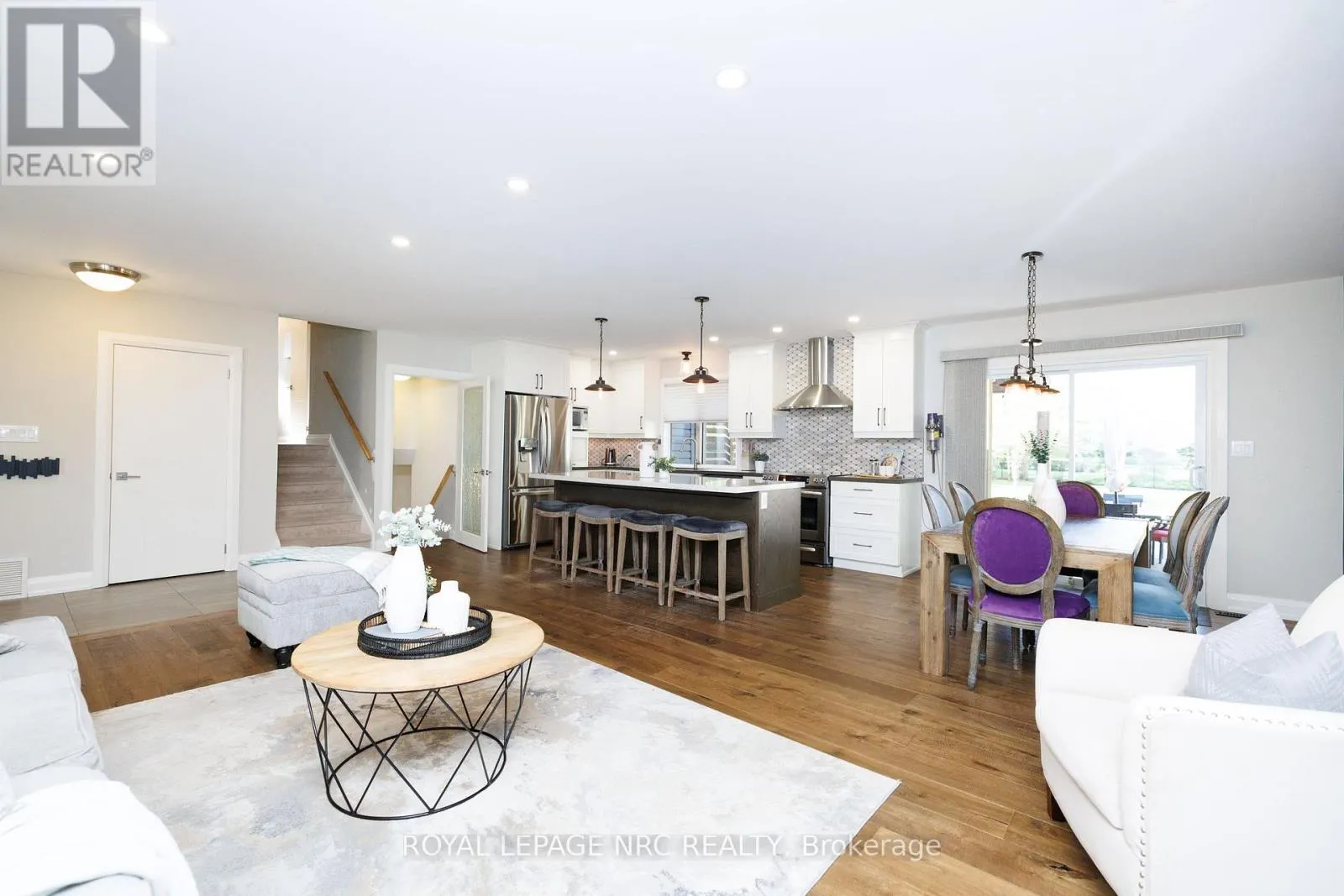 16 WOODINGTON CRESCENT