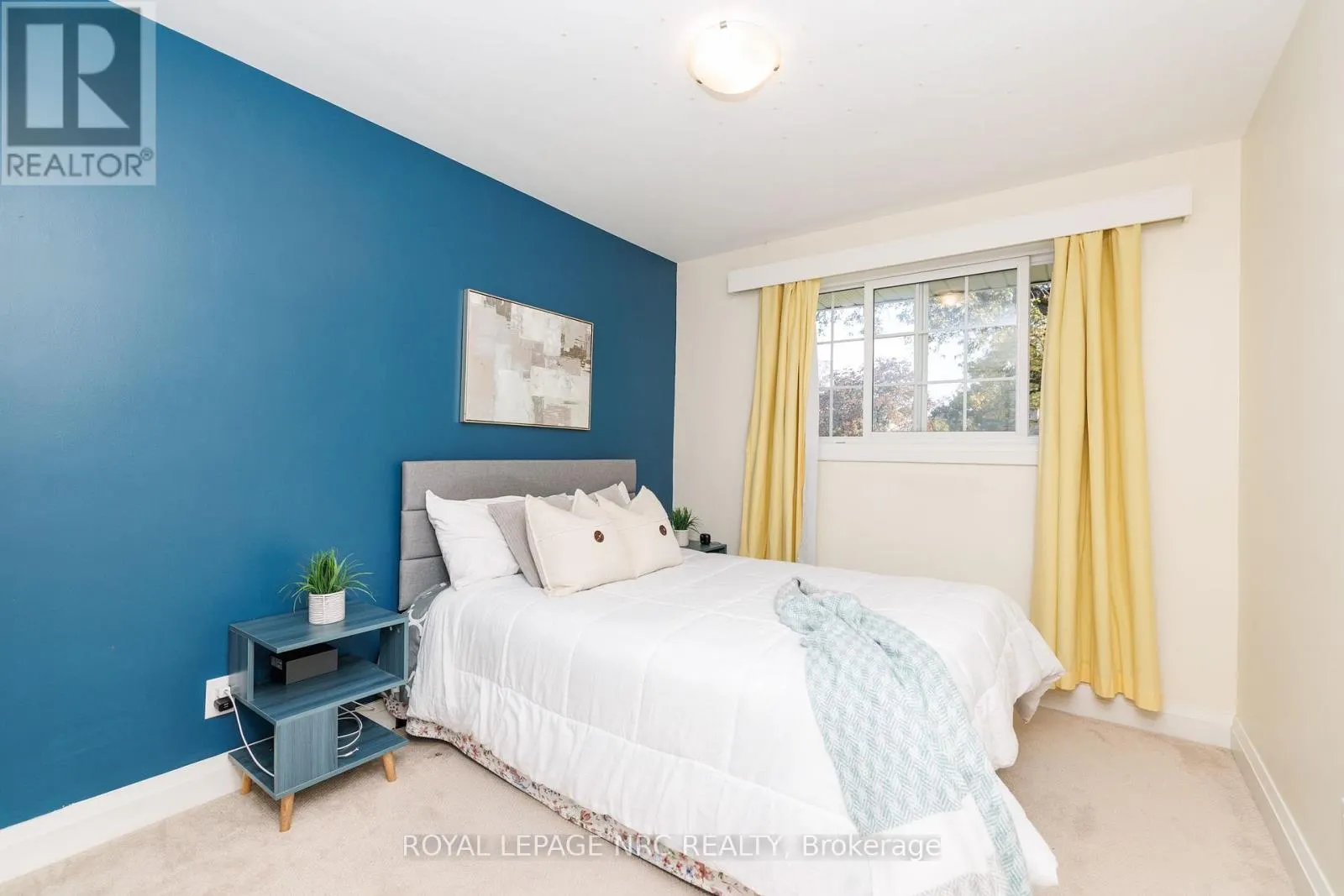 16 WOODINGTON CRESCENT