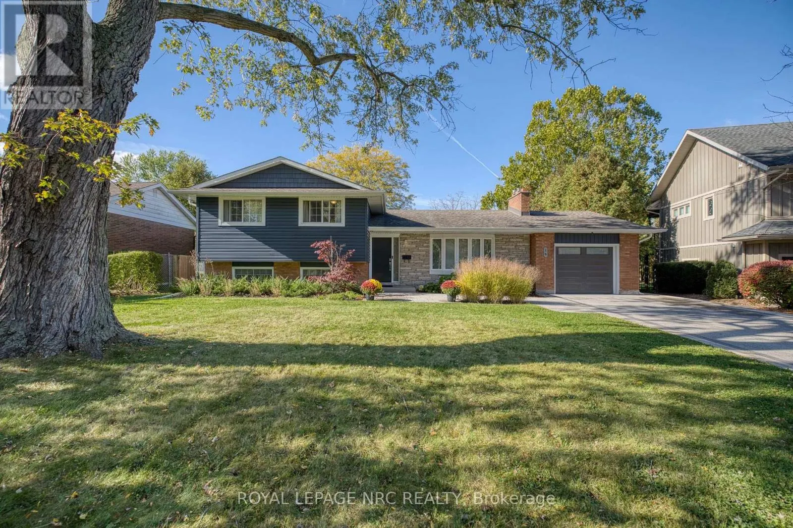 16 WOODINGTON CRESCENT