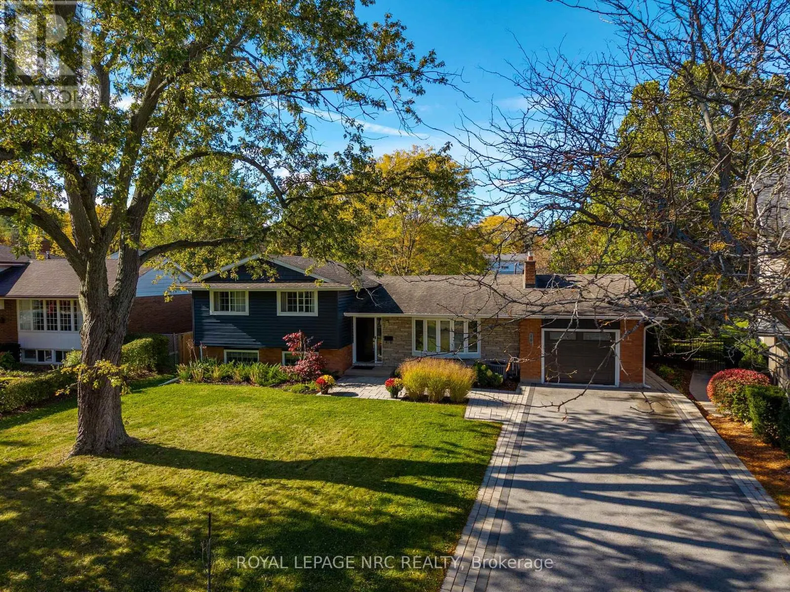 16 WOODINGTON CRESCENT
