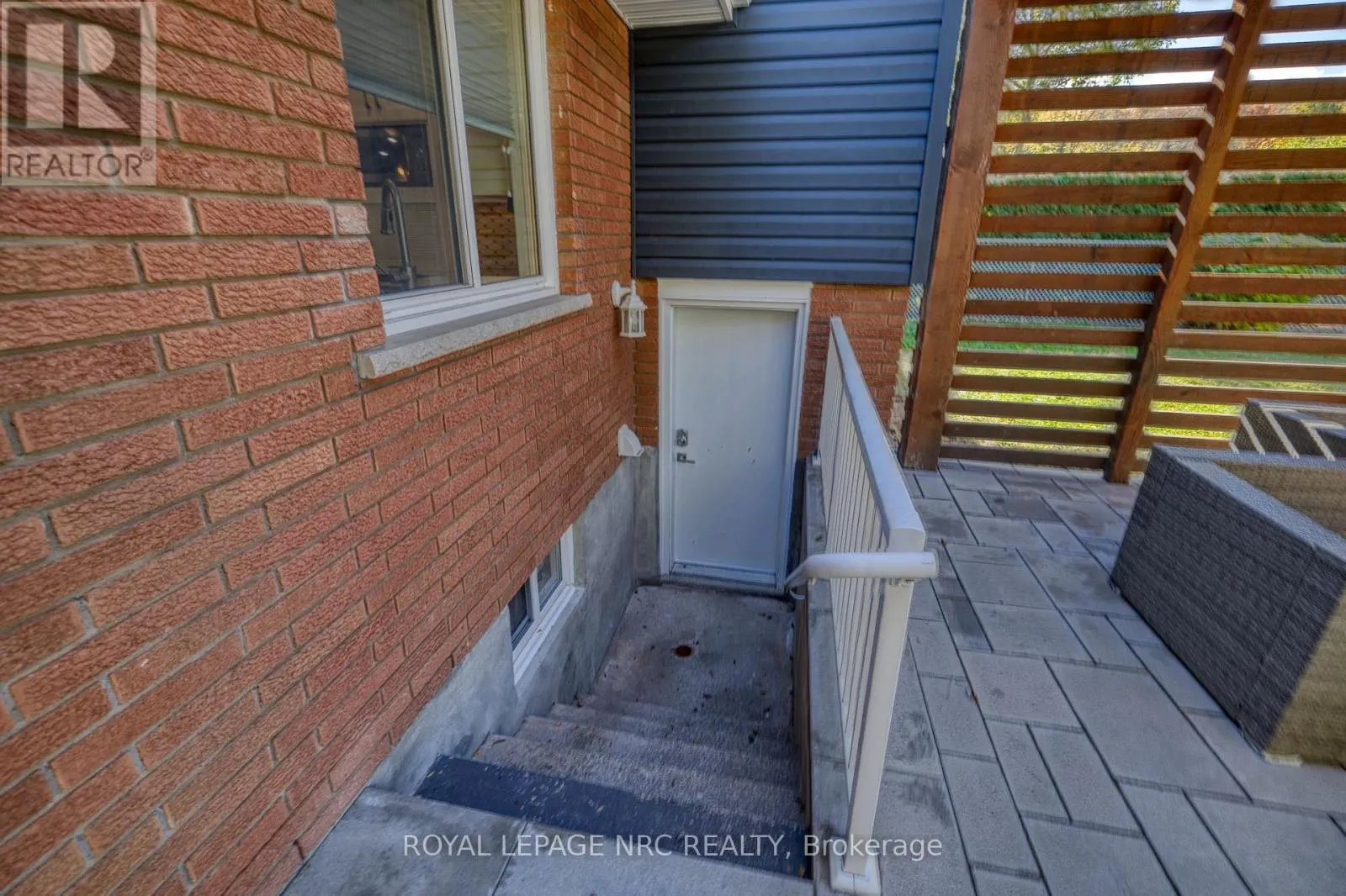 16 WOODINGTON CRESCENT