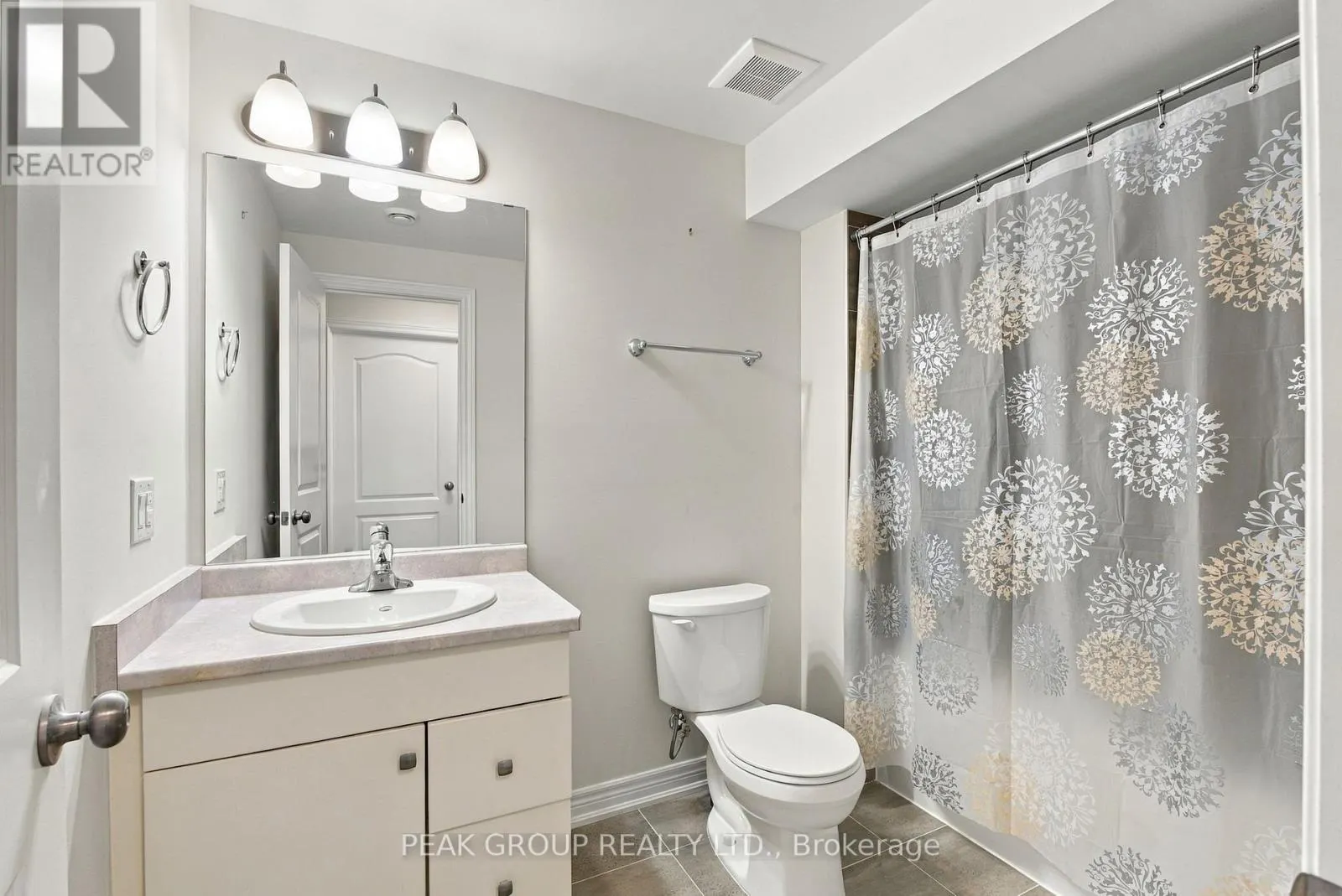 2 - 21 BARKER PARKWAY #2