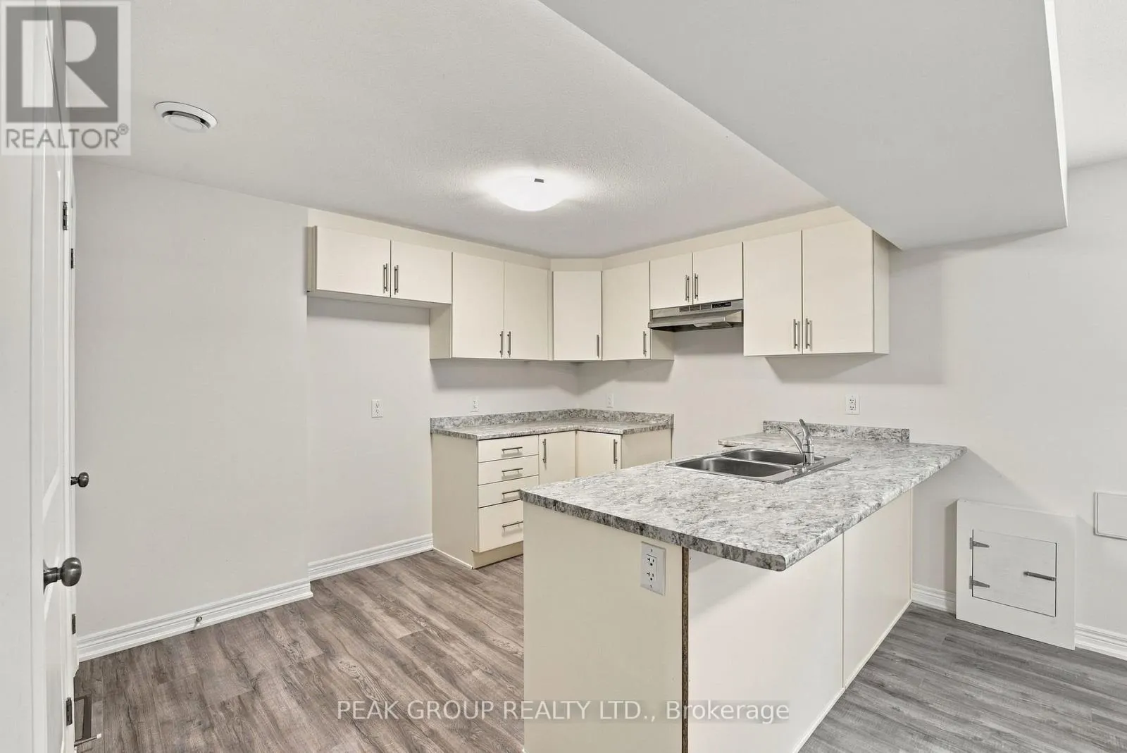 2 - 21 BARKER PARKWAY #2