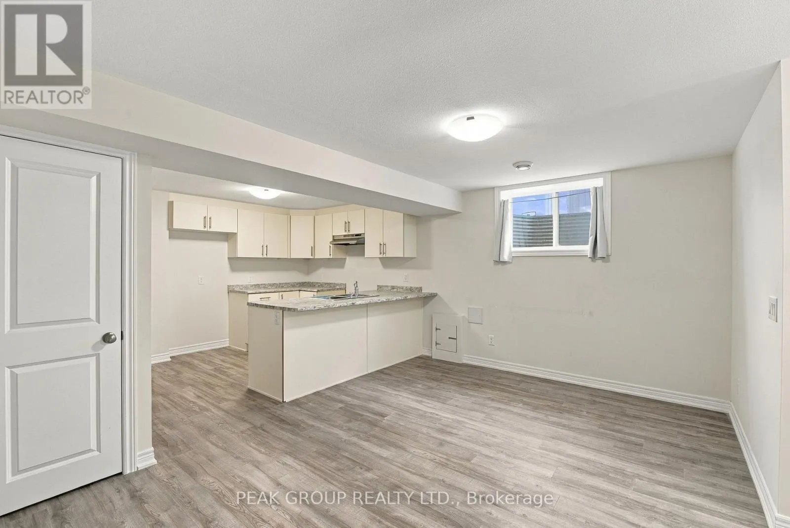 2 - 21 BARKER PARKWAY #2