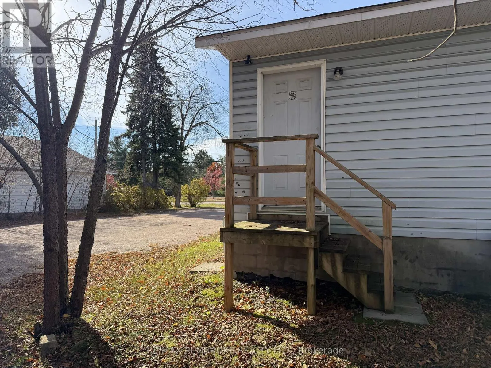3261 PETAWAWA BOULEVARD