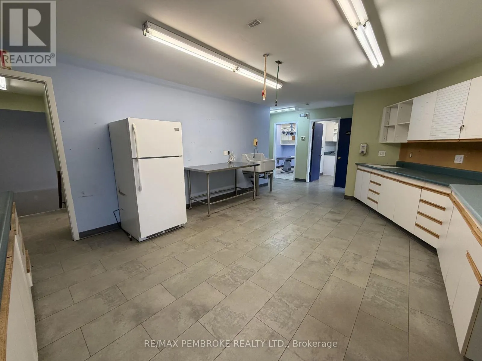 3261 PETAWAWA BOULEVARD