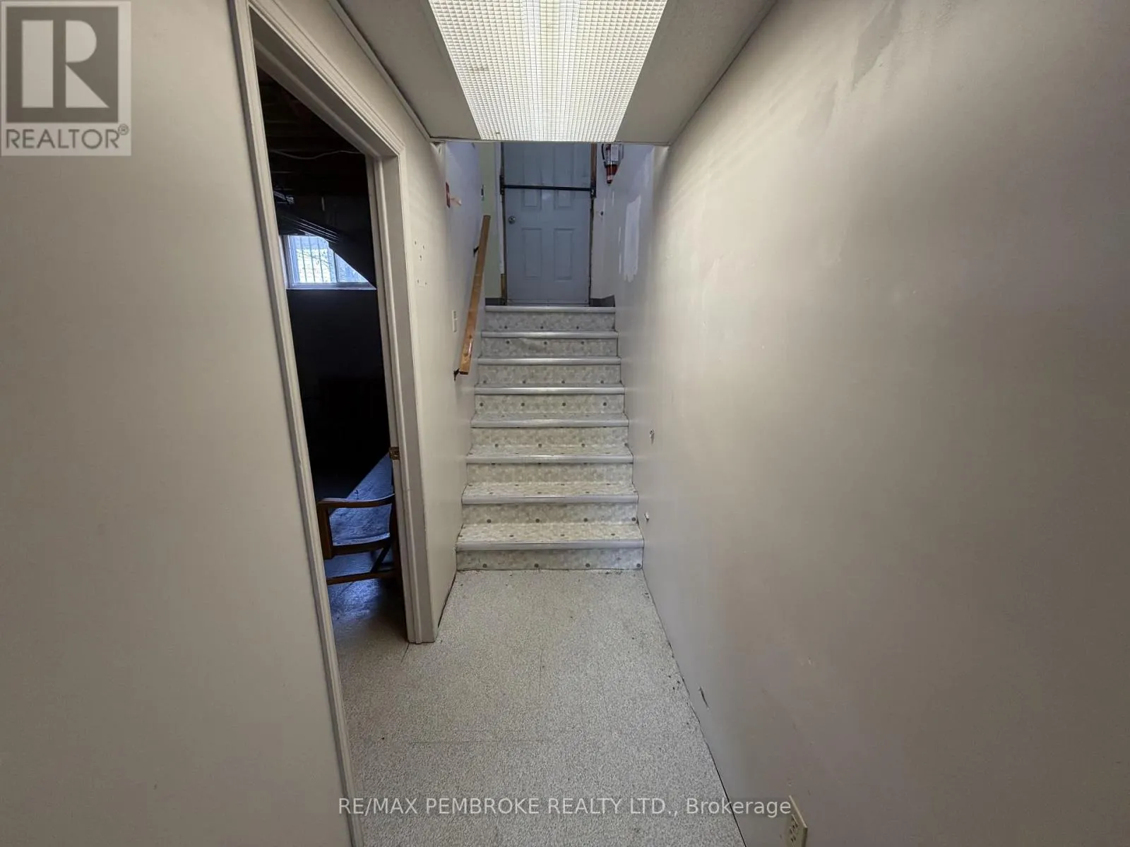 3261 PETAWAWA BOULEVARD