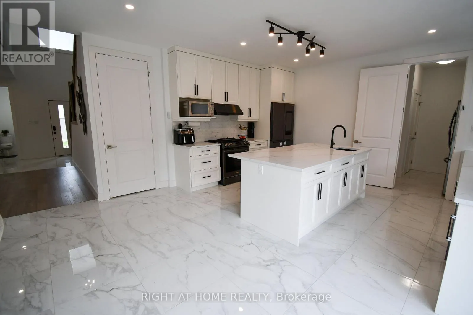 2705 ORIOLE DRIVE