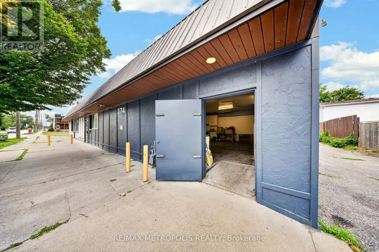 358-374 SHEPHERD STREET W