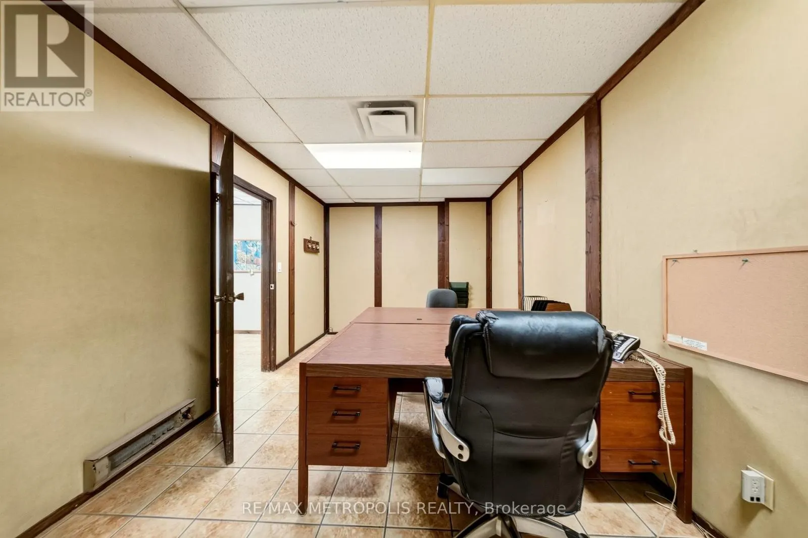 358-374 SHEPHERD STREET W