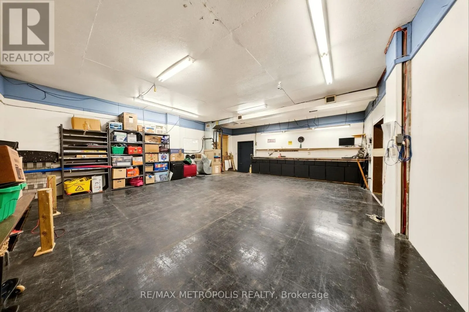 358-374 SHEPHERD STREET W