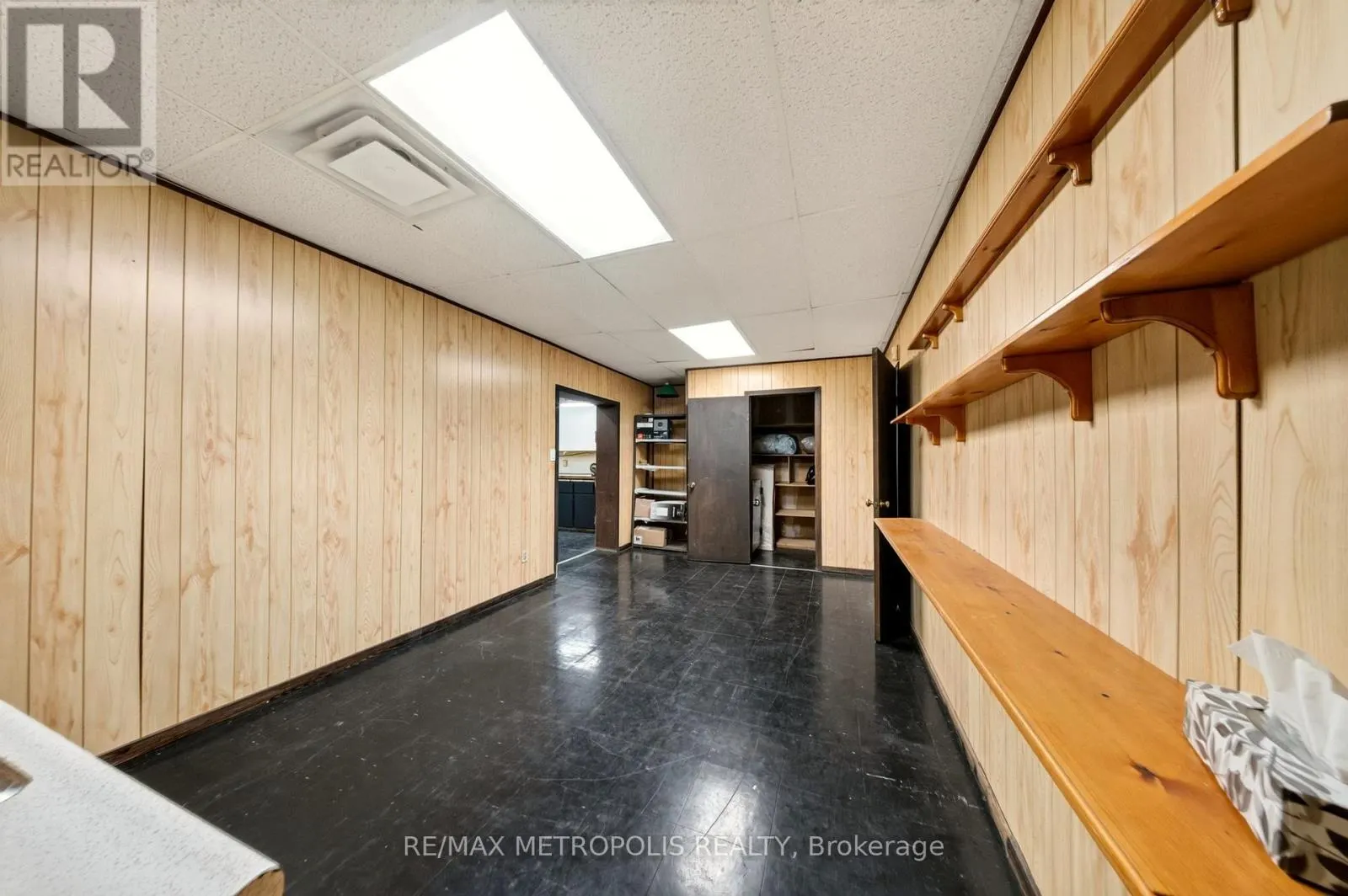 358-374 SHEPHERD STREET W