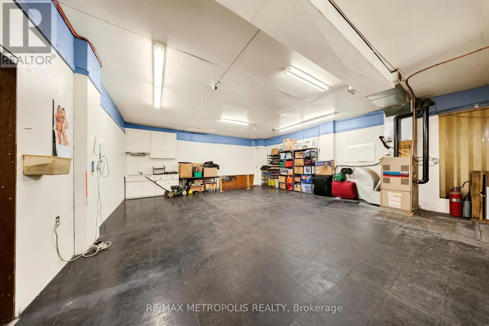 358-374 SHEPHERD STREET W