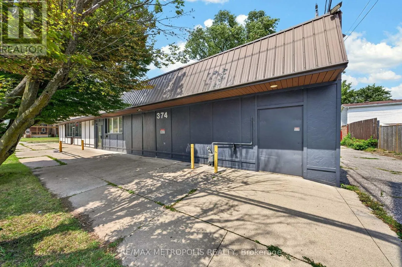 358-374 SHEPHERD STREET W