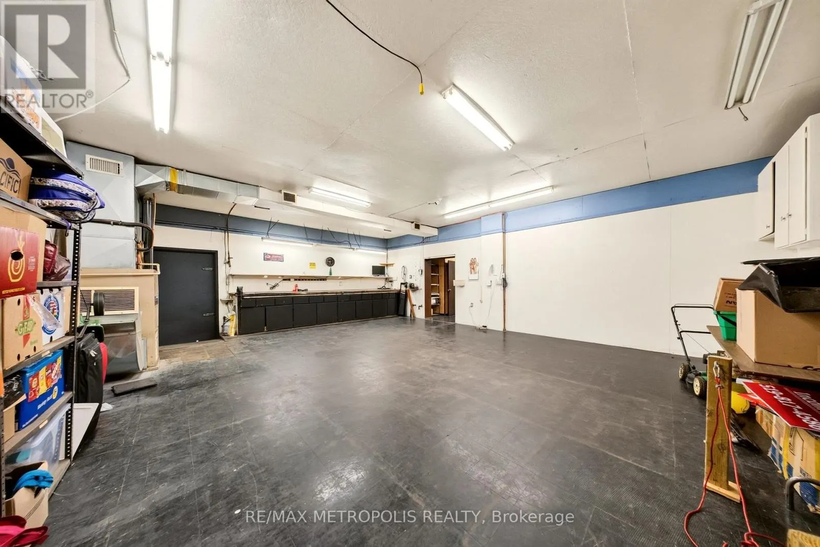 358-374 SHEPHERD STREET W