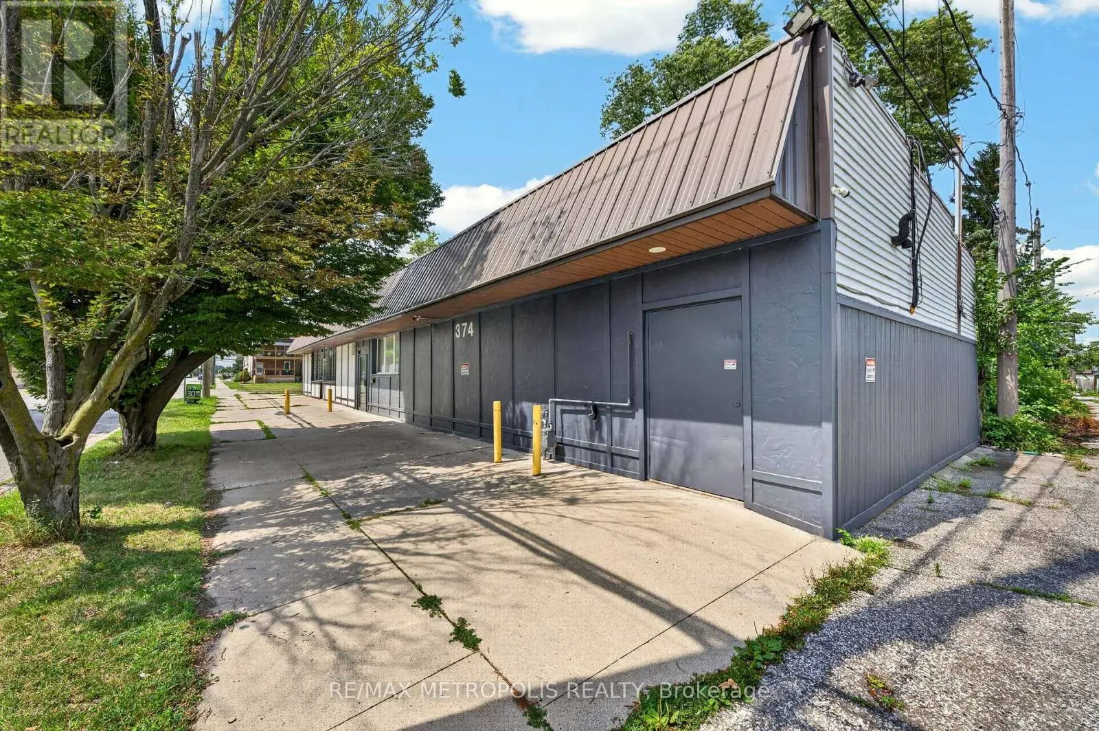 358-374 SHEPHERD STREET W