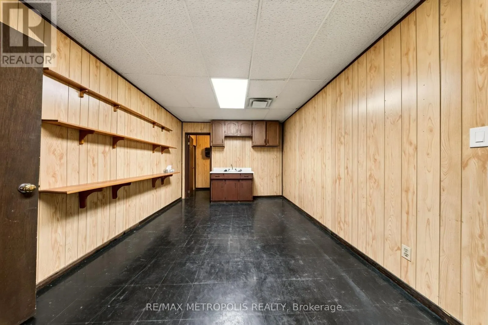 358-374 SHEPHERD STREET W