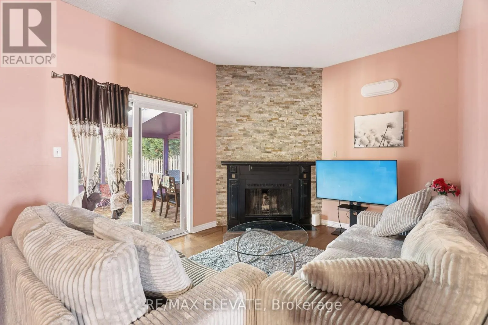 6104 VINEYARD DRIVE