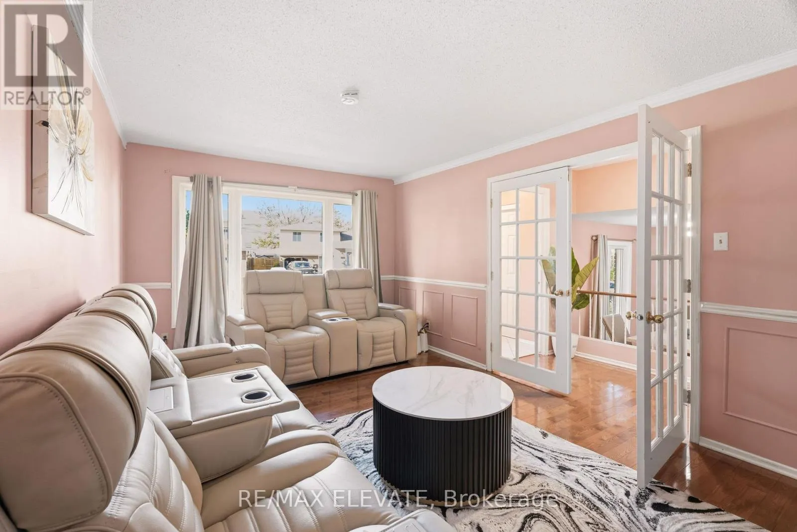 6104 VINEYARD DRIVE