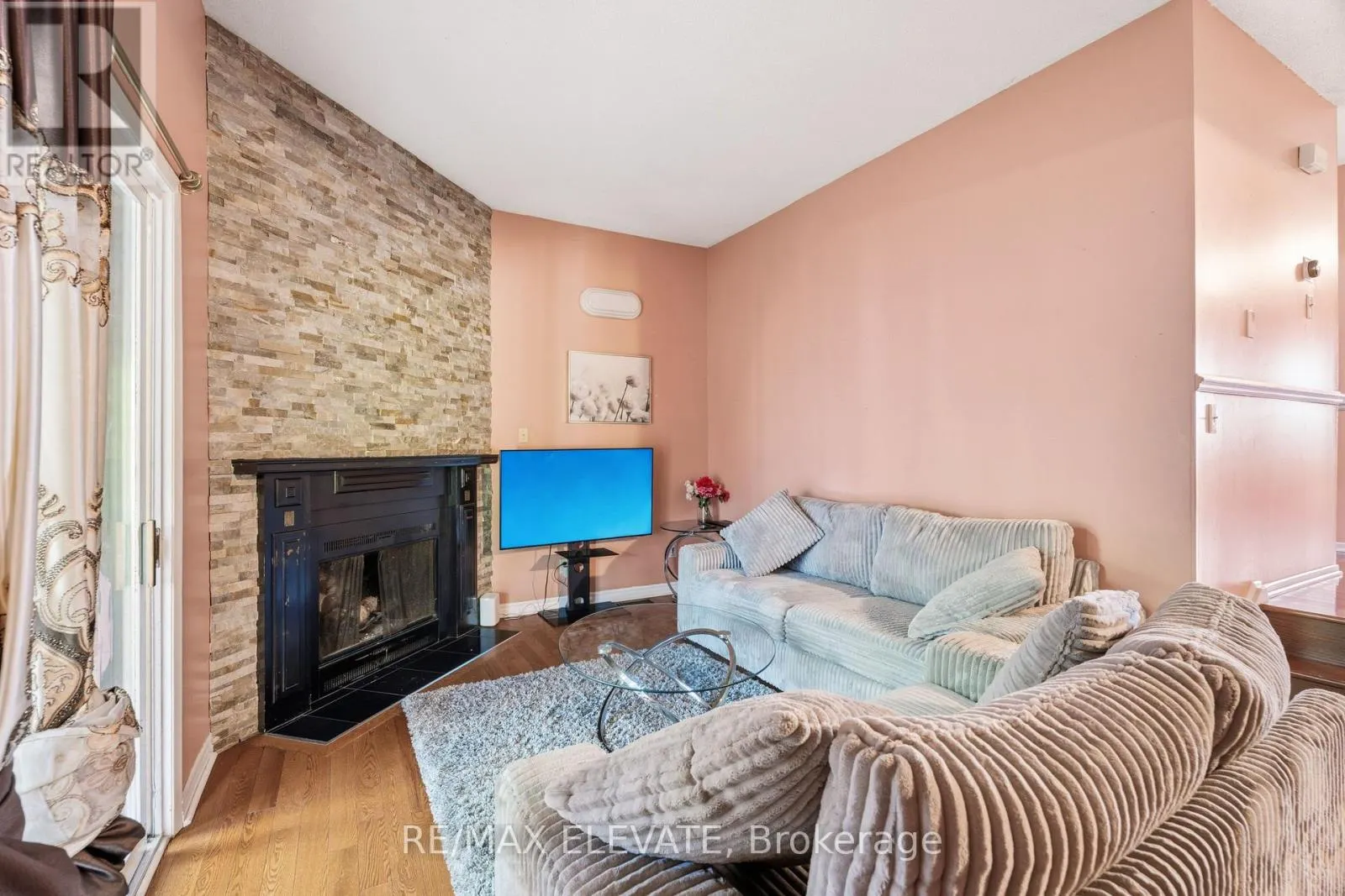 6104 VINEYARD DRIVE