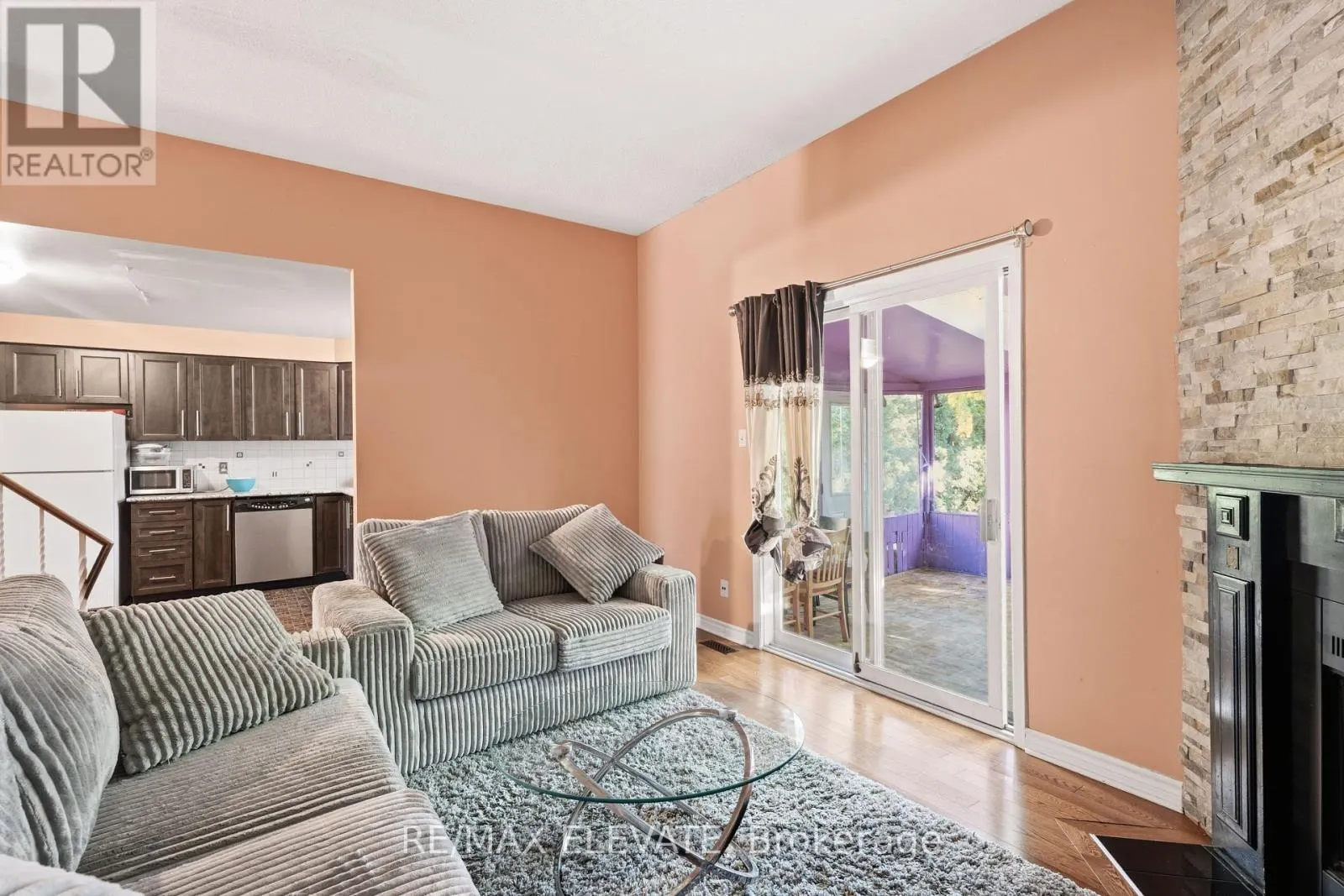 6104 VINEYARD DRIVE