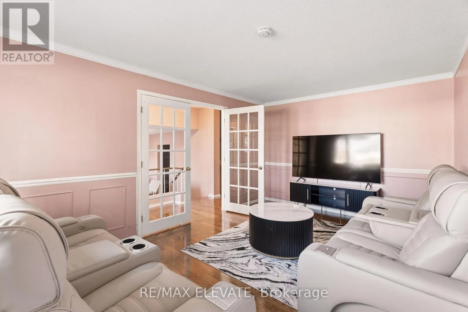 6104 VINEYARD DRIVE