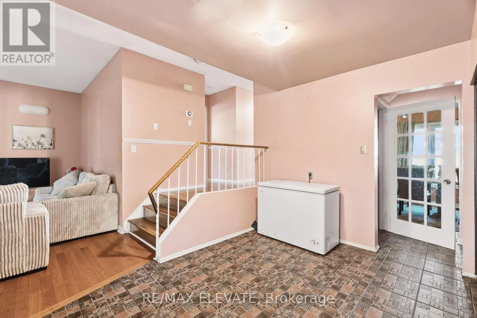 6104 VINEYARD DRIVE