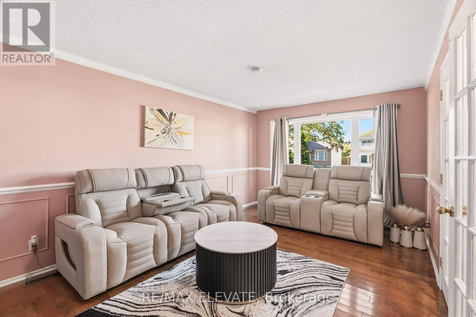6104 VINEYARD DRIVE