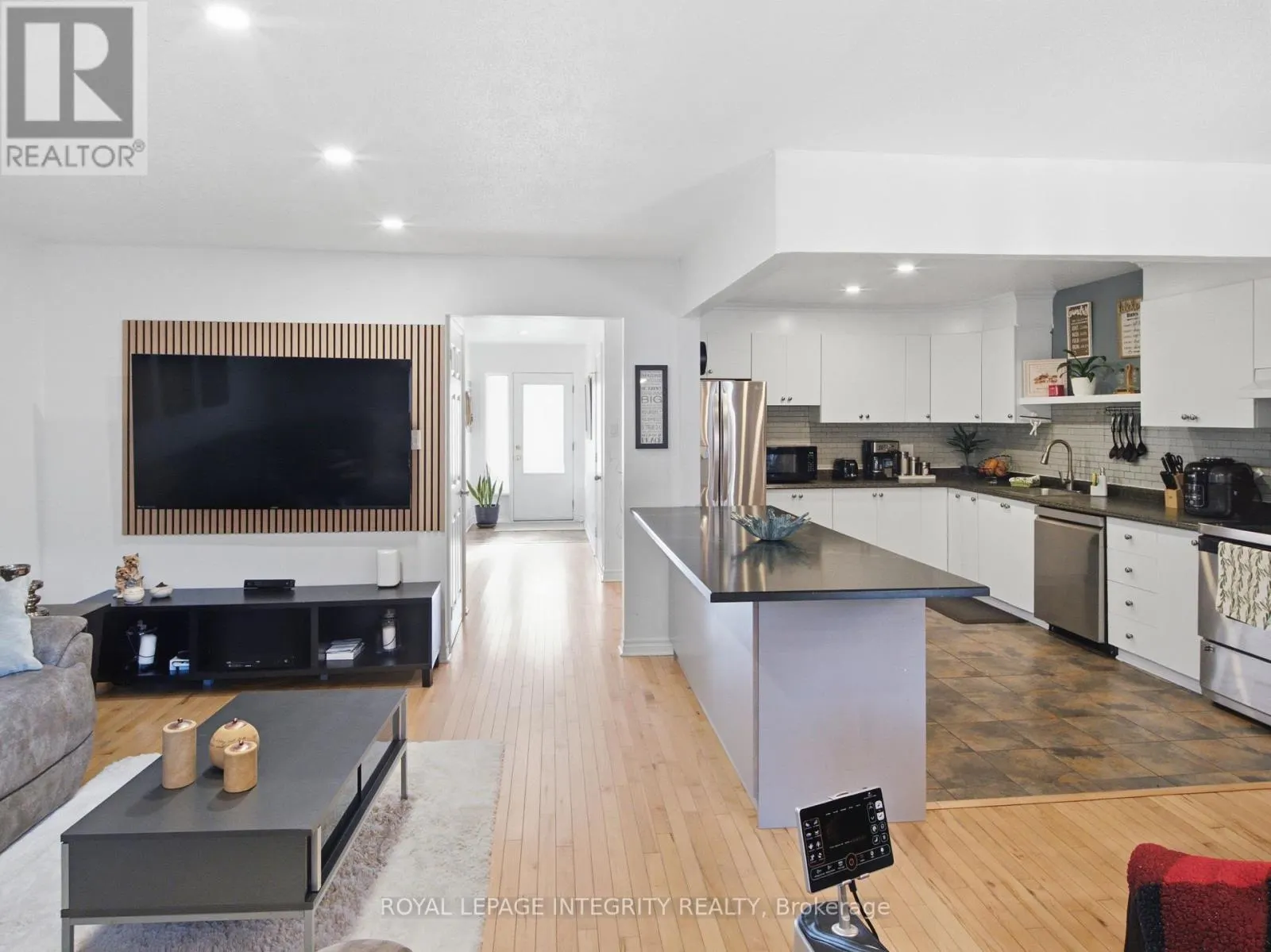 1 GINGRAS COURT