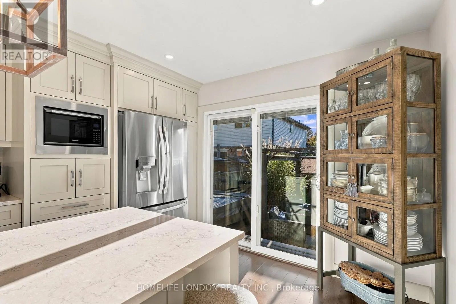 2195 THORNICROFT CRESCENT E