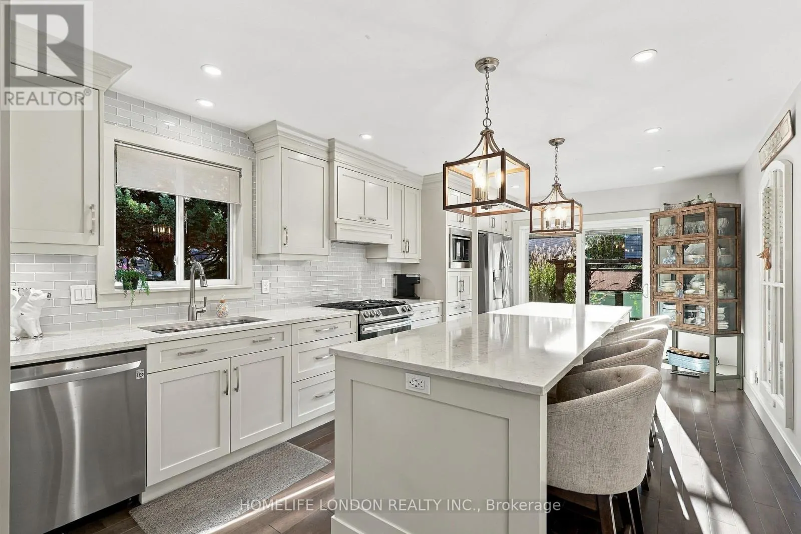 2195 THORNICROFT CRESCENT E
