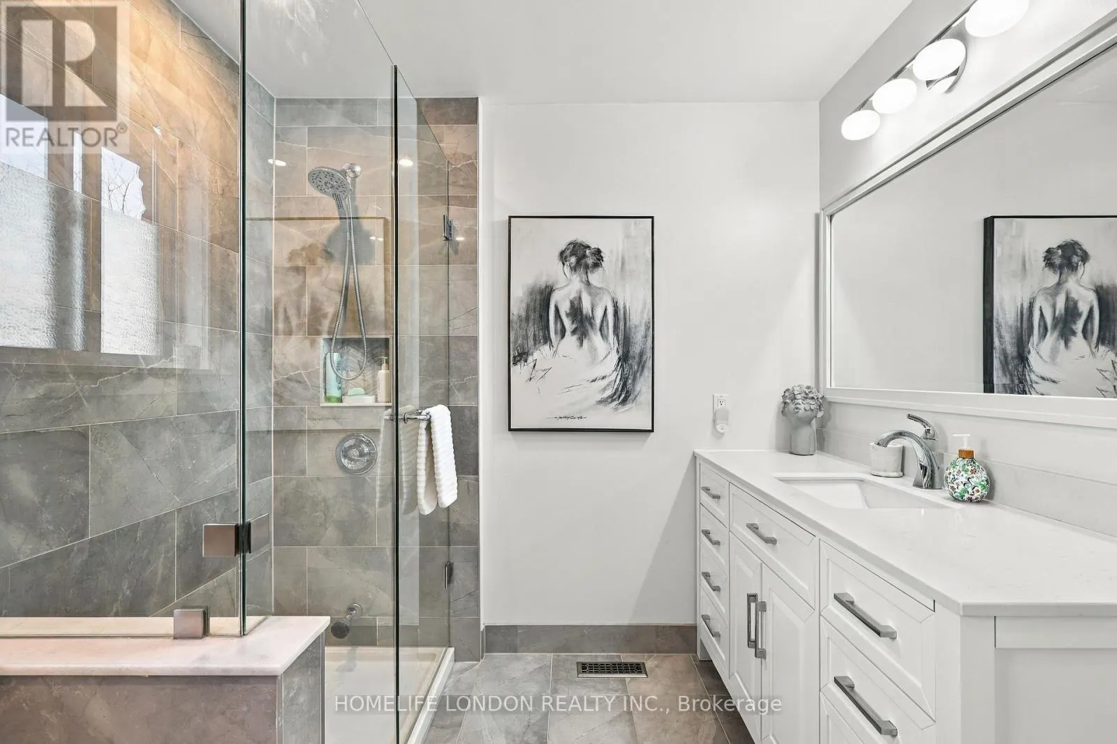 2195 THORNICROFT CRESCENT E