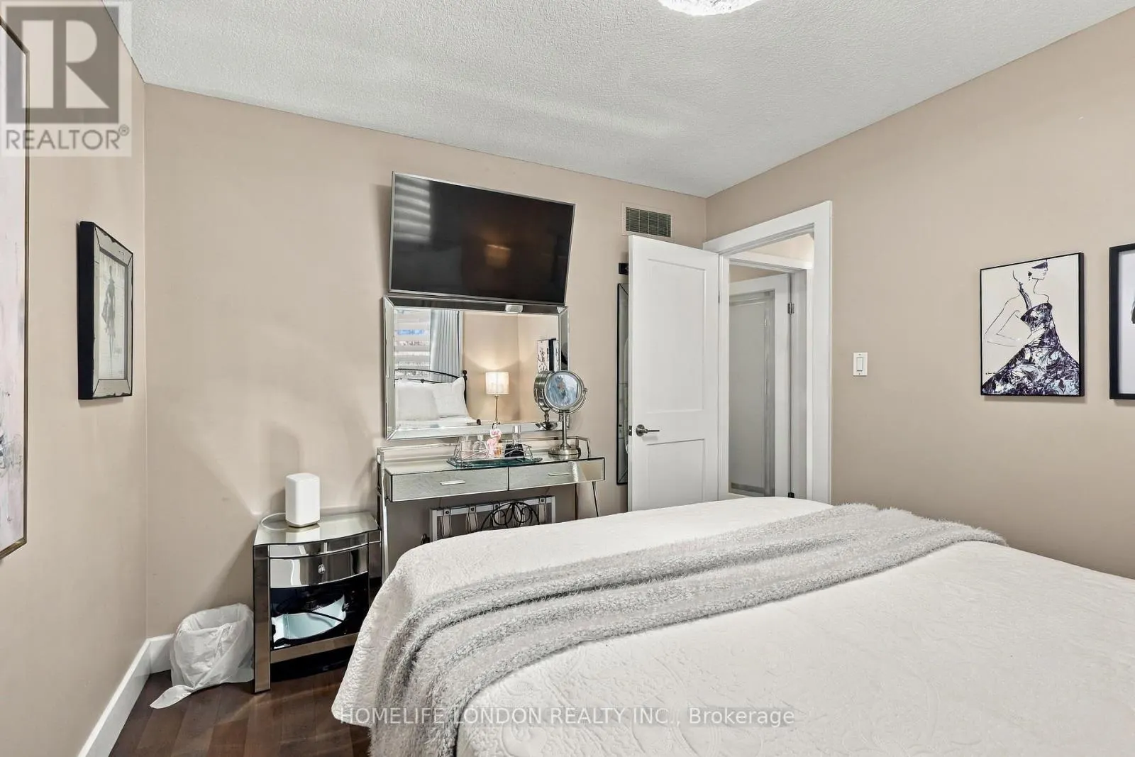 2195 THORNICROFT CRESCENT E