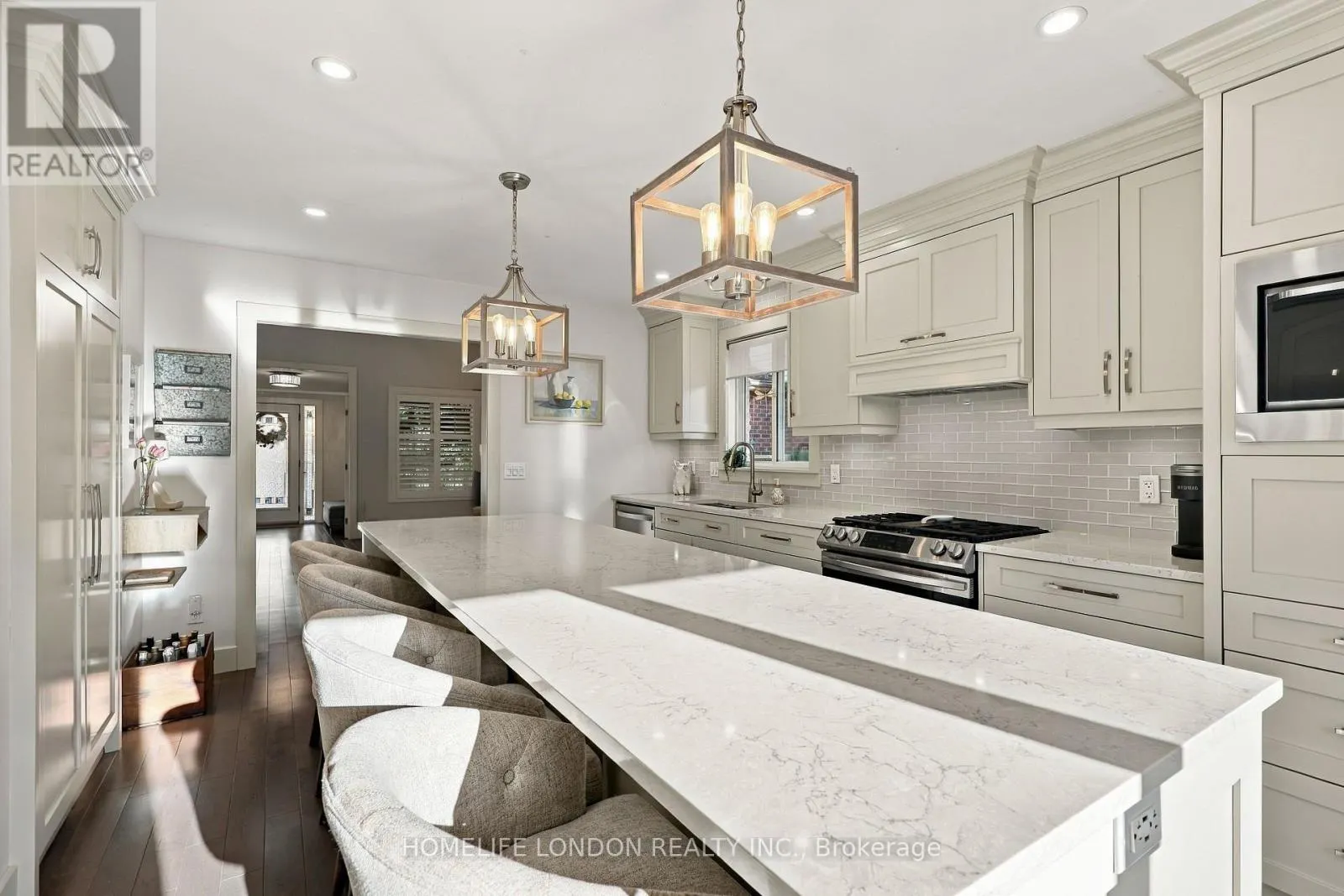 2195 THORNICROFT CRESCENT E