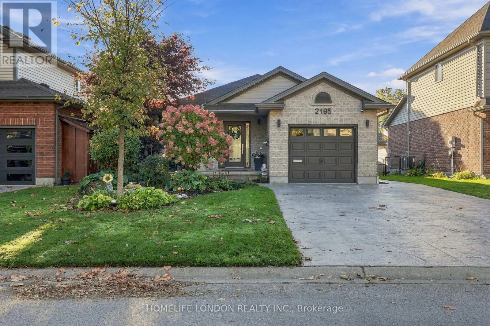 2195 THORNICROFT CRESCENT E
