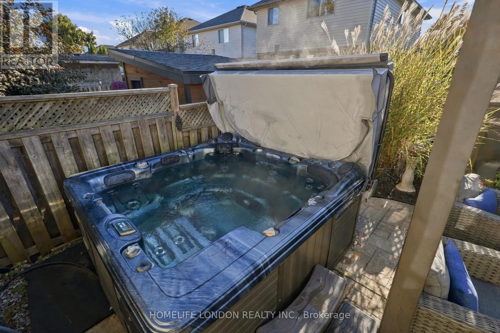 2195 THORNICROFT CRESCENT E