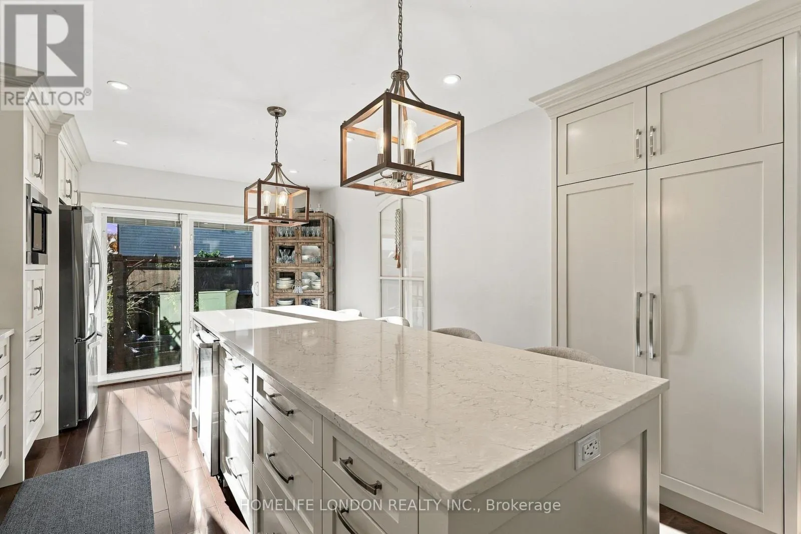 2195 THORNICROFT CRESCENT E