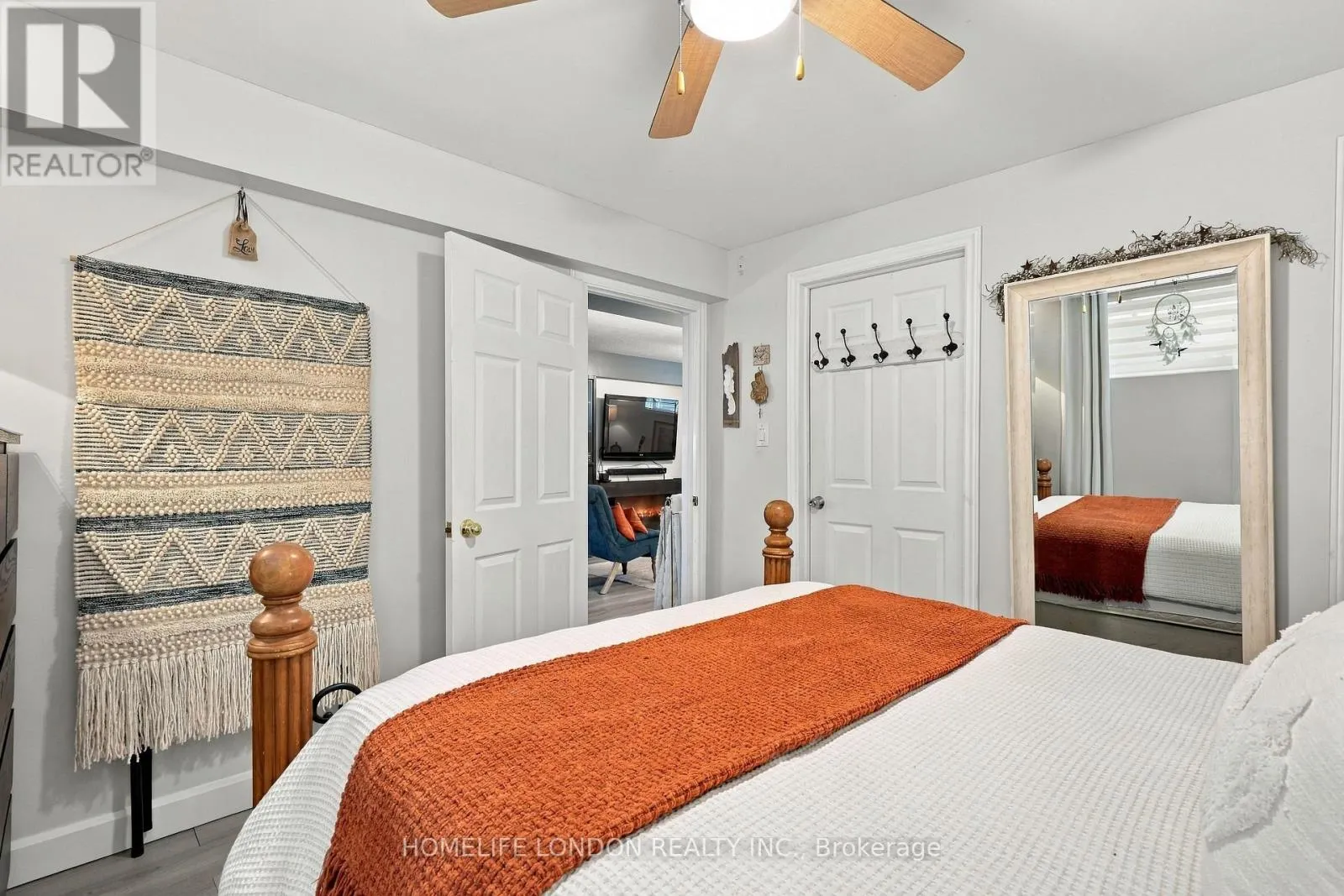 2195 THORNICROFT CRESCENT E