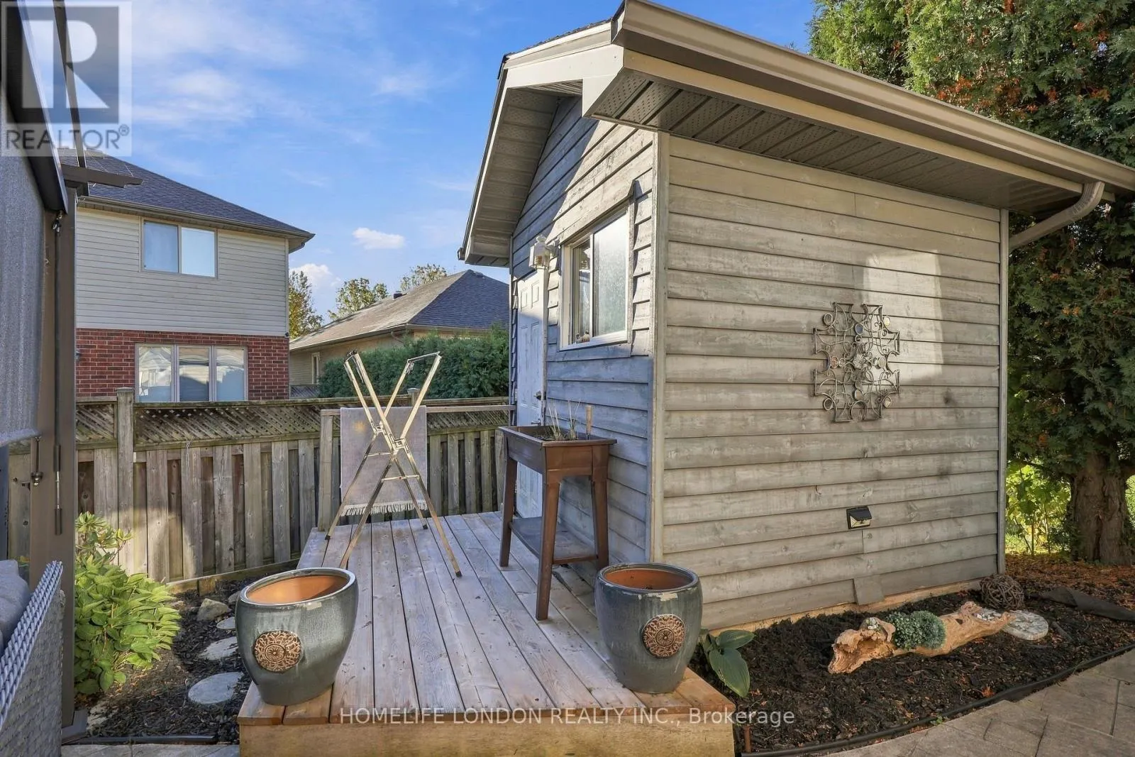 2195 THORNICROFT CRESCENT E