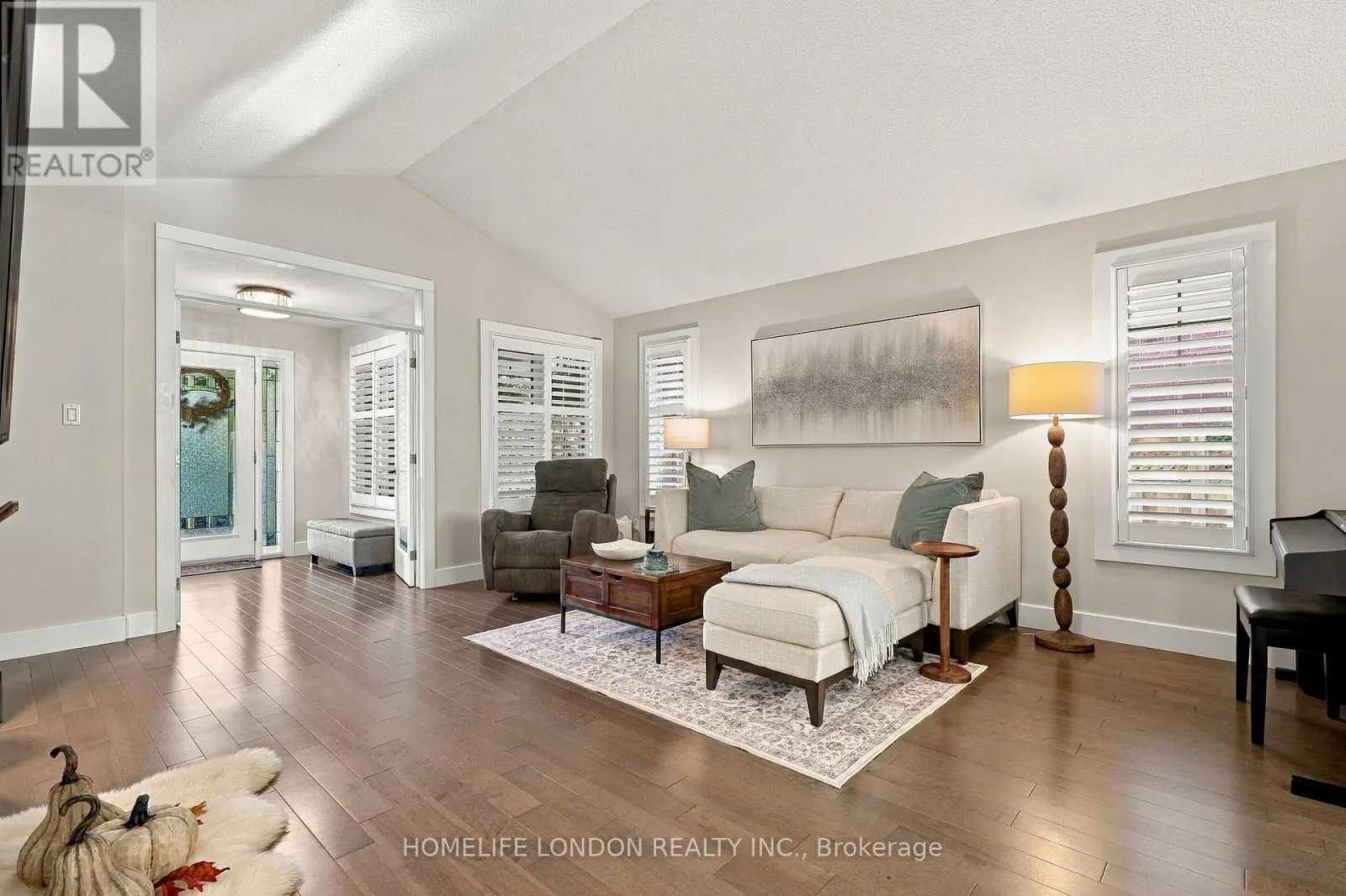 2195 THORNICROFT CRESCENT E