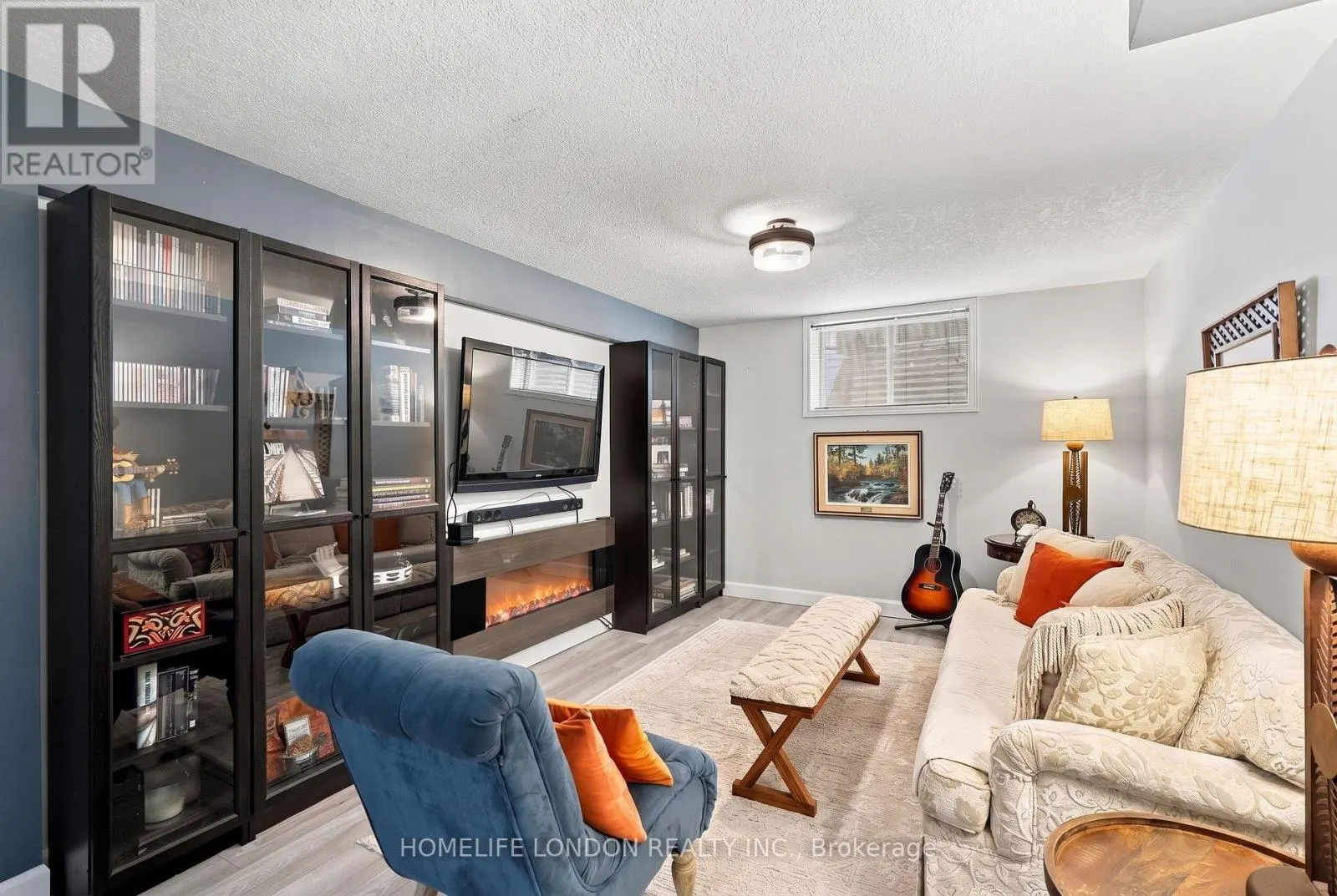 2195 THORNICROFT CRESCENT E