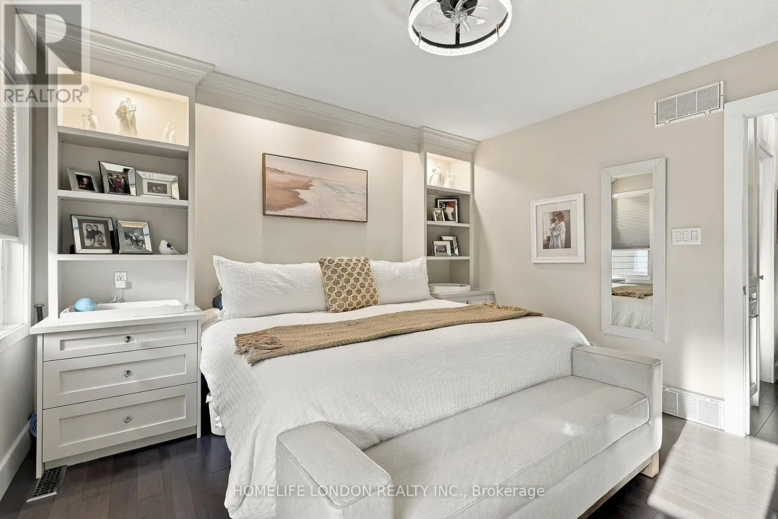 2195 THORNICROFT CRESCENT E