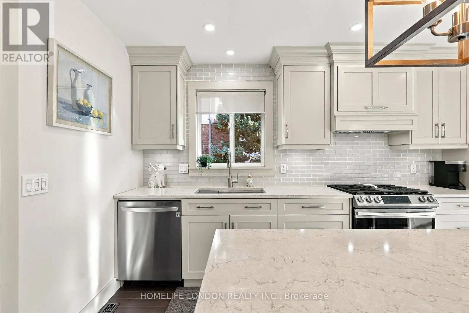 2195 THORNICROFT CRESCENT E